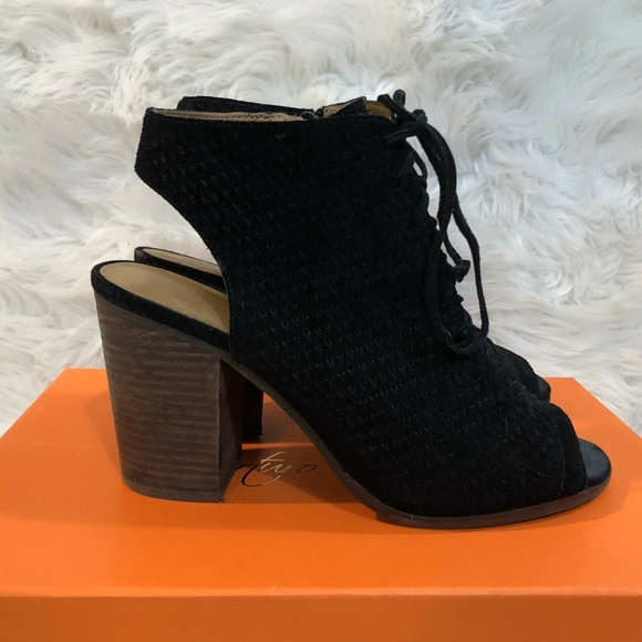 Arturo Chiang Shoes - Arturo Chiang Size 8.5 M Black Suede Ankle Lace Up